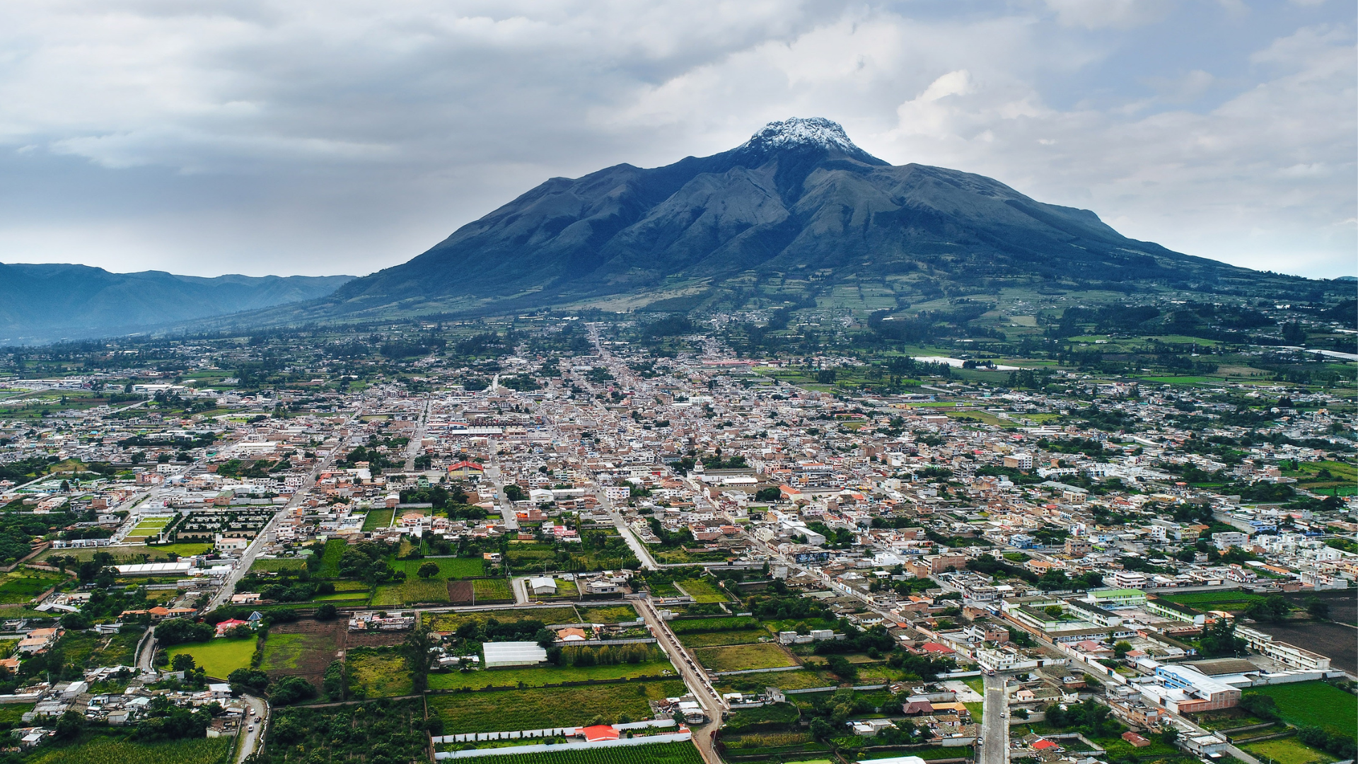 Крупнейшие города эквадора. Atuntaqui Ecuador. Столица Эквадора. Эквадор фото. Эквадор города Эквадора.